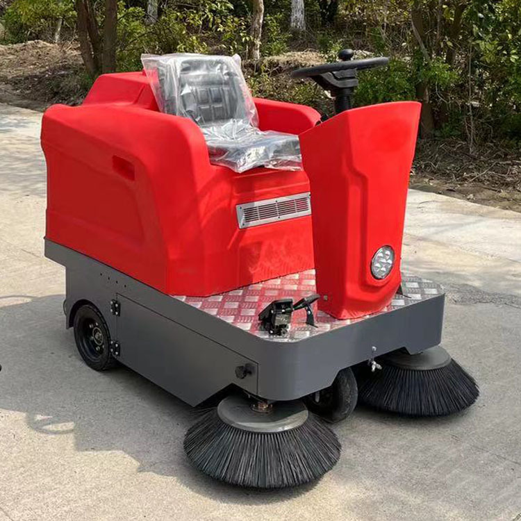 工廠清掃設(shè)備全解析 從清掃機(jī)到掃路車系列，打造高效清潔解決方案